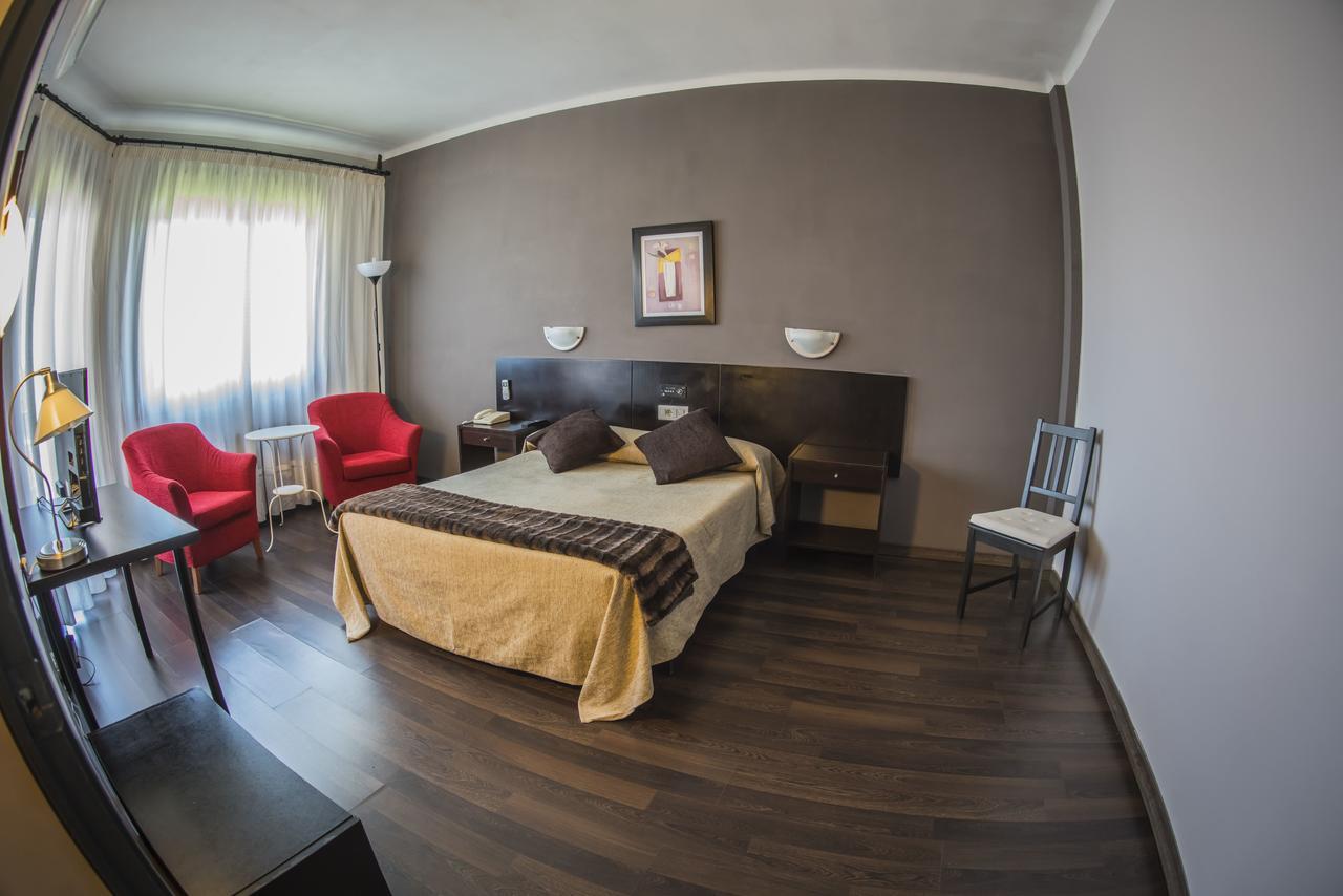 Hotel Gran Sol Solsona Extérieur photo